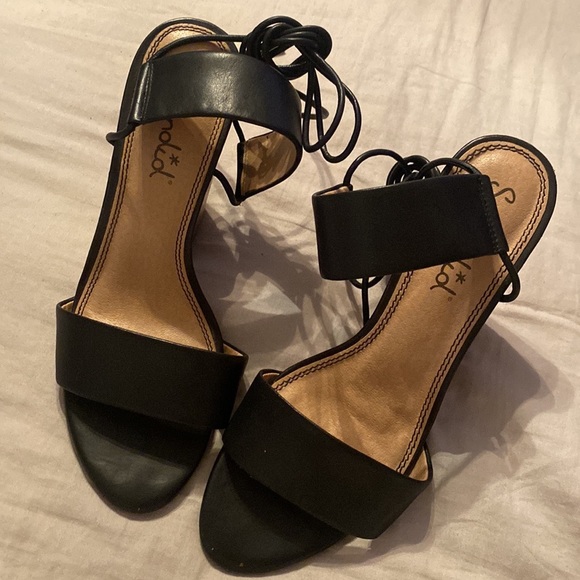 Splendid Strap heals used twice, very good condition. Size 7m - Picture 1 of 9